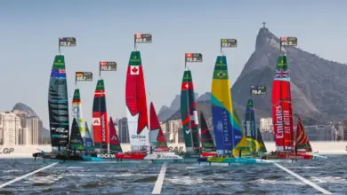 Catamarãs de alta performance disputam regata na Baía de Guanabara
