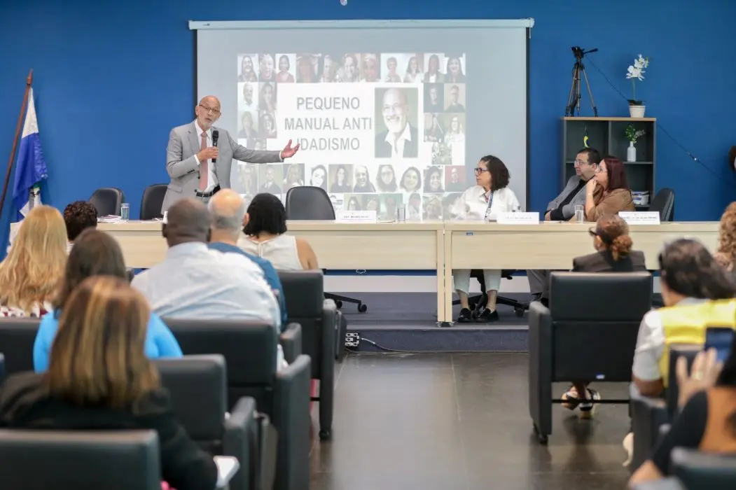 Especialista em envelhecimento Alexandre Kalache ministra aula magna na Alerj