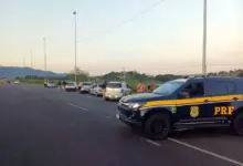 Viatura da PRF durante a operação no Arco Metropolitano