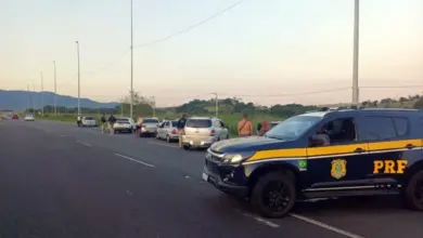 Viatura da PRF durante a operação no Arco Metropolitano
