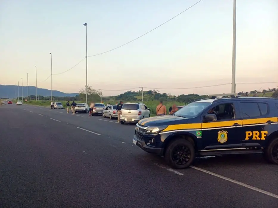 Viatura da PRF durante a operação no Arco Metropolitano