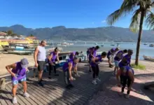 Pessoas fazendo ginástica