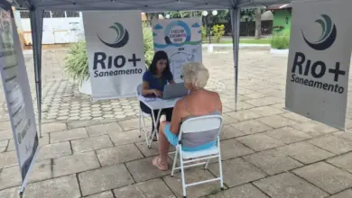 Atendimento itinerante da Rio+Saneamento na Praça Barão de Tefé