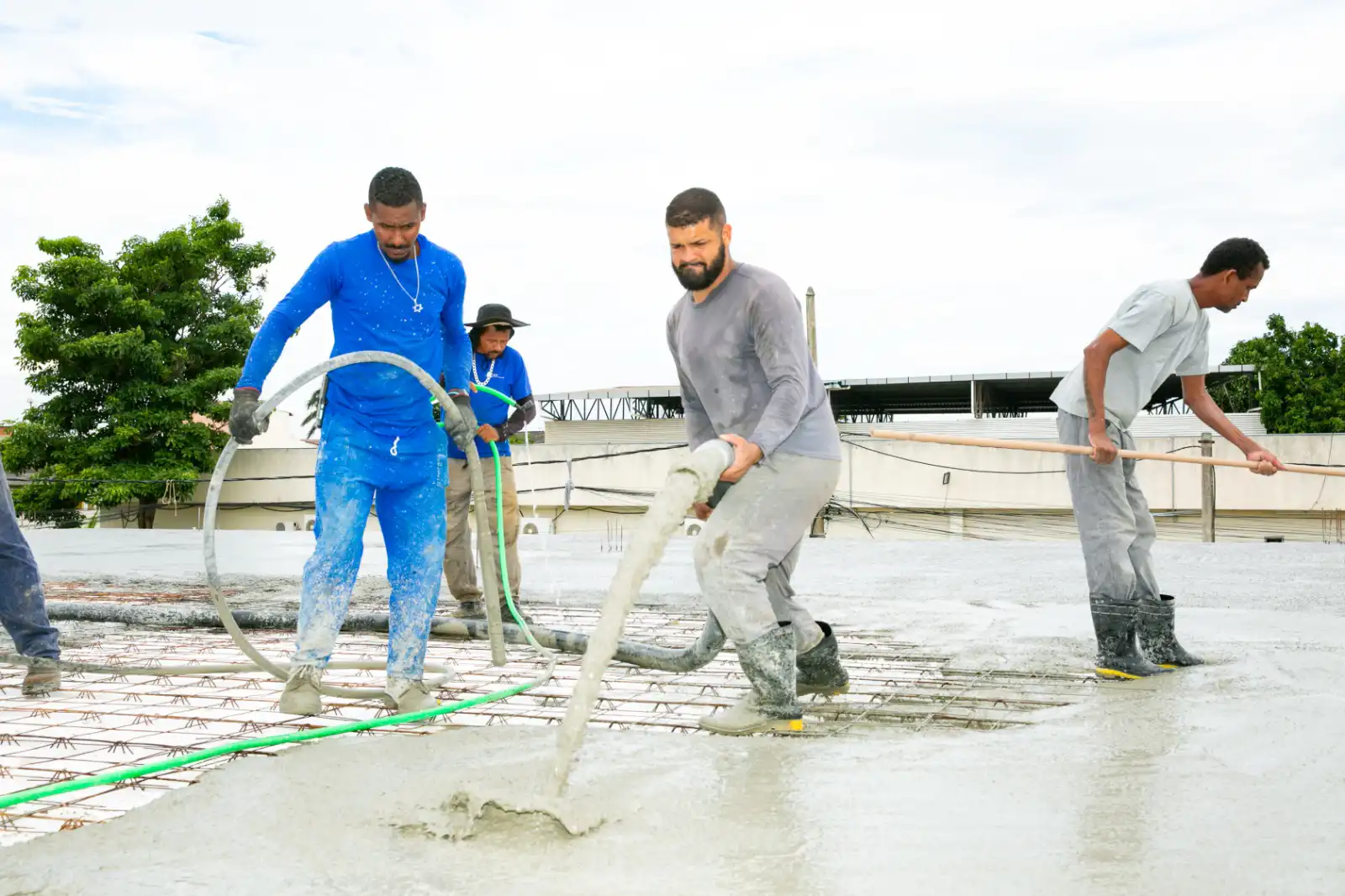 Fase de concretagem é responsável por garantir a base estrutural da unidade, oferecendo suporte para o funcionamento de todo o equipamento de saúde (FOTO: Divulgação).