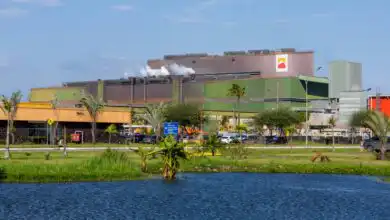 Unidade da Ternium em operação.