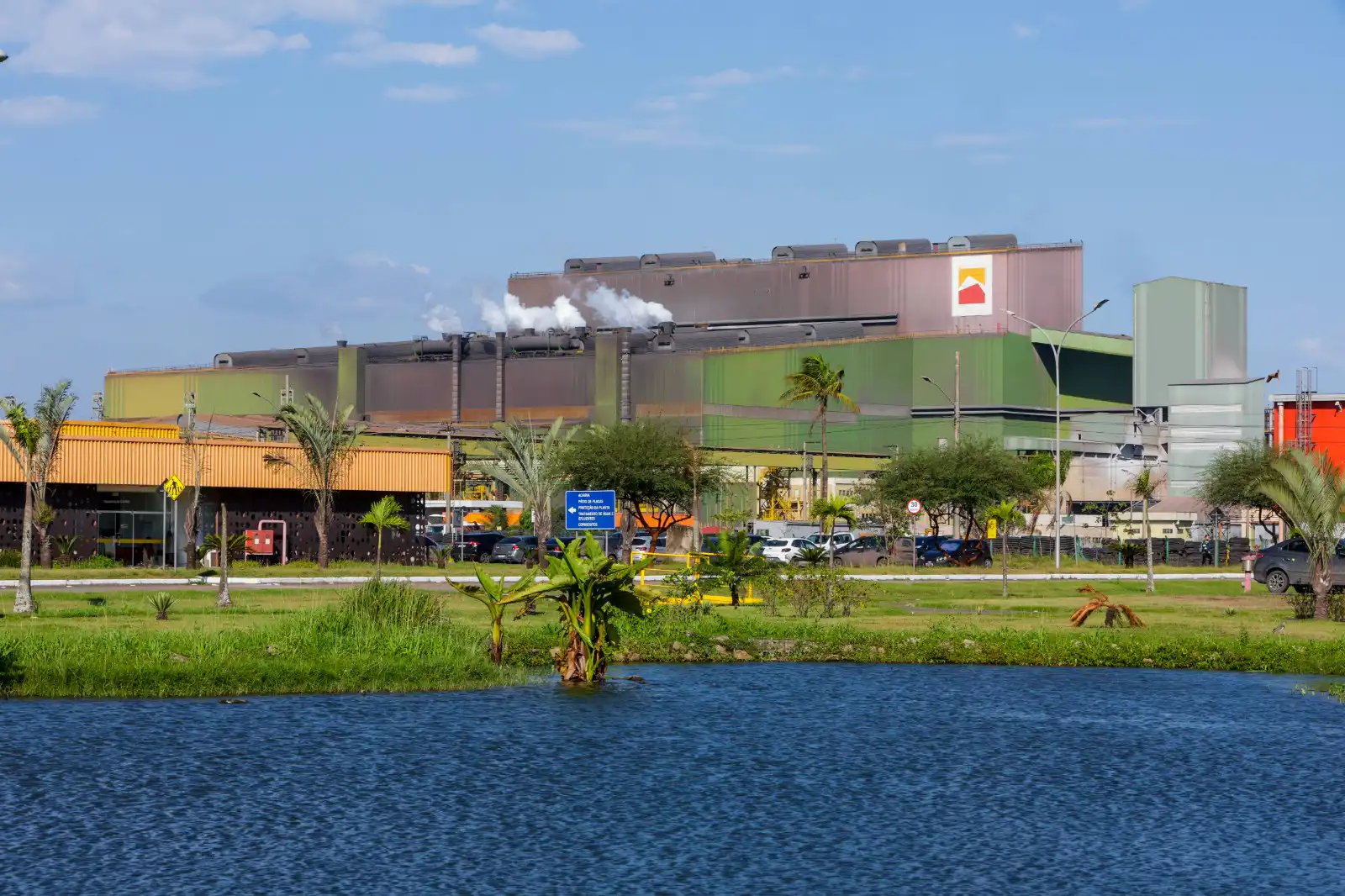 Unidade da Ternium em operação.