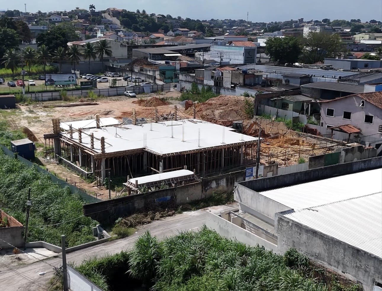 Obras do Centro de Parto Normal e da nova maternidade avançam em Itaguaí, já na fase estrutural, após garantia de recursos federais pela Prefeitura (FOTO: DIVULGAÇÃO/PMI).