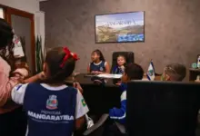 Alunos da Escola Municipal Oliveira Bello conheceram o Gabinete do Prefeito