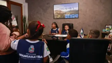 Alunos da Escola Municipal Oliveira Bello conheceram o Gabinete do Prefeito