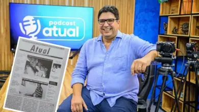 Marcelo Godinho posando no estúdio do Podcast Atual