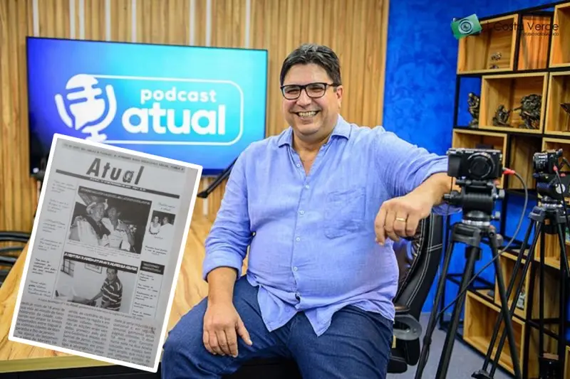 Marcelo Godinho posando no estúdio do Podcast Atual