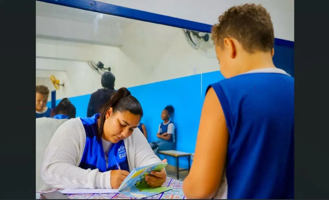 Equipes de saúde realizaram a atualização da caderneta vacinal dos estudantes