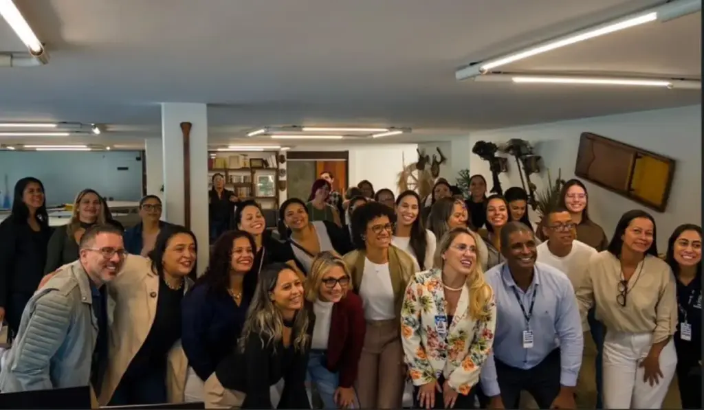 Profissionais da enfermagem, autoridades municipais e equipes da Saúde reunidos