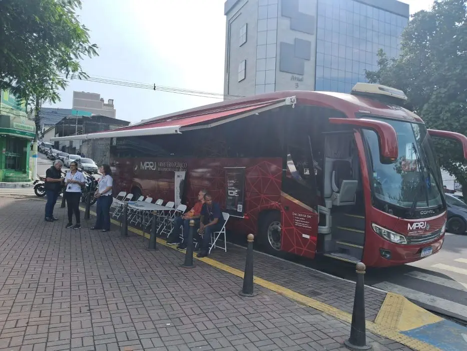 Foto do ônibus do MPERJ