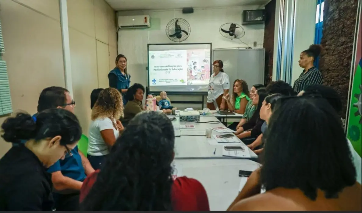 Capacitação reúne profissionais de apoio escolar