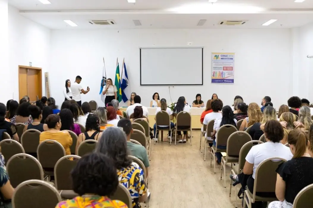 Profissionais da saúde, educação, assistência social