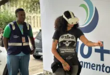 Visitantes da Semana Rural participam de experiência imersiva com óculos de realidade virtual