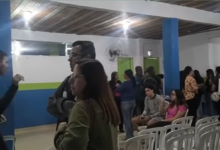 Tanto pais e responsáveis quanto professores, funcionários e diretor do Colégio Força Máxima foram igualmente surpreendidos na reunião que anunciou o fim das atividades (FOTO: REPRODUÇÃO).
