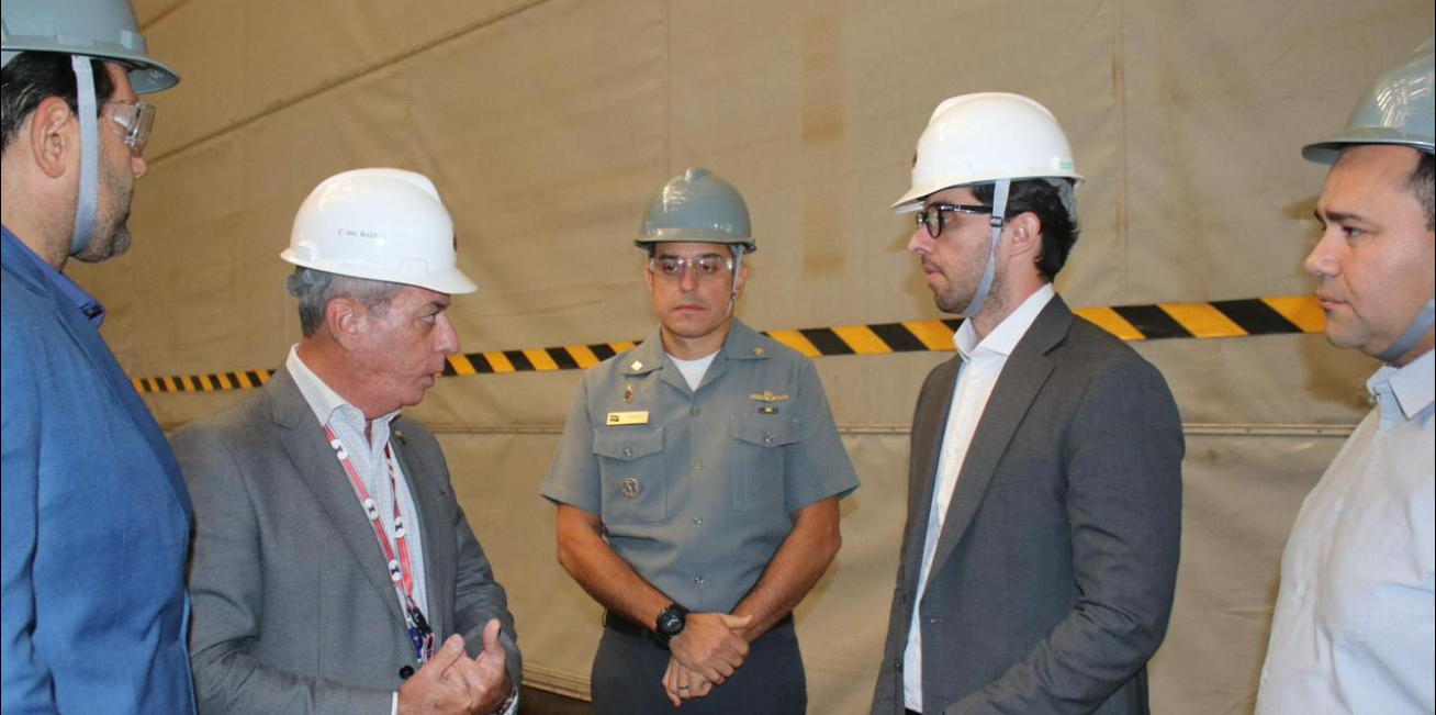 Prefeito Haroldinho visitou o Complexo Naval de Itaguaí, onde foram apresentados avanços do programa brasileiro de construção de submarinos e discutidos impactos econômicos para o município.