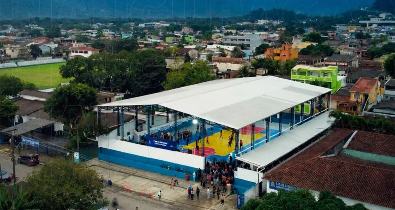 Novo Complexo Esportivo da Praia do Saco ganha moderna quadra poliesportiva coberta