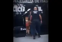 Polícia Civil conduz mulher condenada a 50ª DP, em Itaguaí
