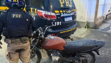 Motocicleta sem placa e com sinais de adulteração foi apreendida