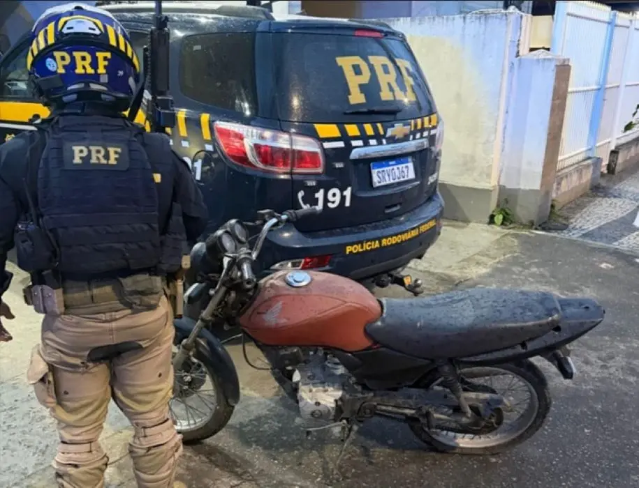 Motocicleta sem placa e com sinais de adulteração foi apreendida