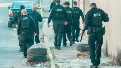 Agentes da DRE-BF durante operação contra o tráfico de drogas