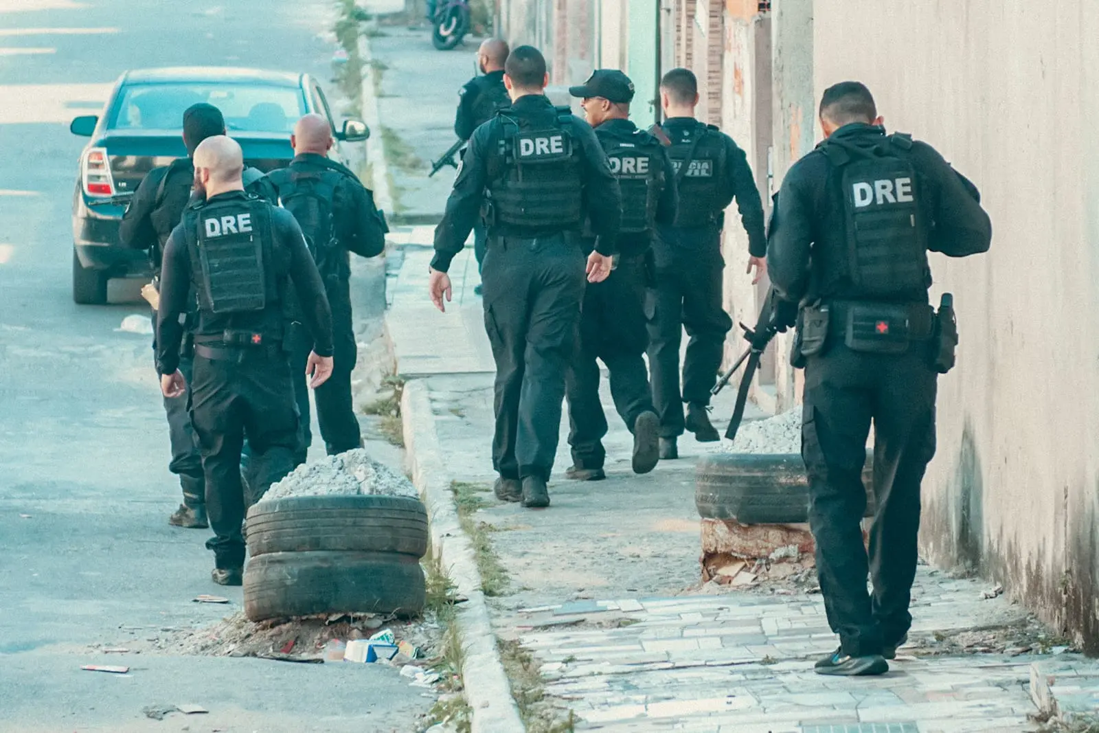 Agentes da DRE-BF durante operação contra o tráfico de drogas