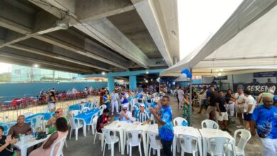Quadra do Sereno de Campo Grande ficou lotada durante a Feijoada da Coruja, marcada pela posse de André Baiacu e anúncio de Alexandre Louzada para 2027.