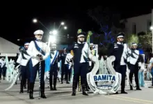 Integrantes da Banda Marcial de Itaguaí (Bamita) durante apresentação