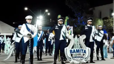 Integrantes da Banda Marcial de Itaguaí (Bamita) durante apresentação