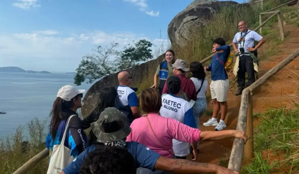 Participantes da capacitação realizam visita técnica ao Parque Natural Municipal da Pedra do Urubu