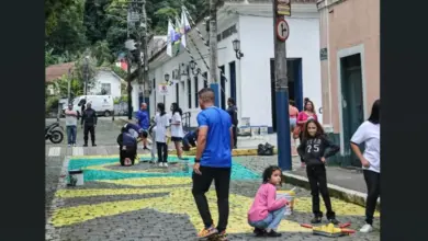 Alunos das redes municipal e estadual participam da decoração da Rua João Pessoa
