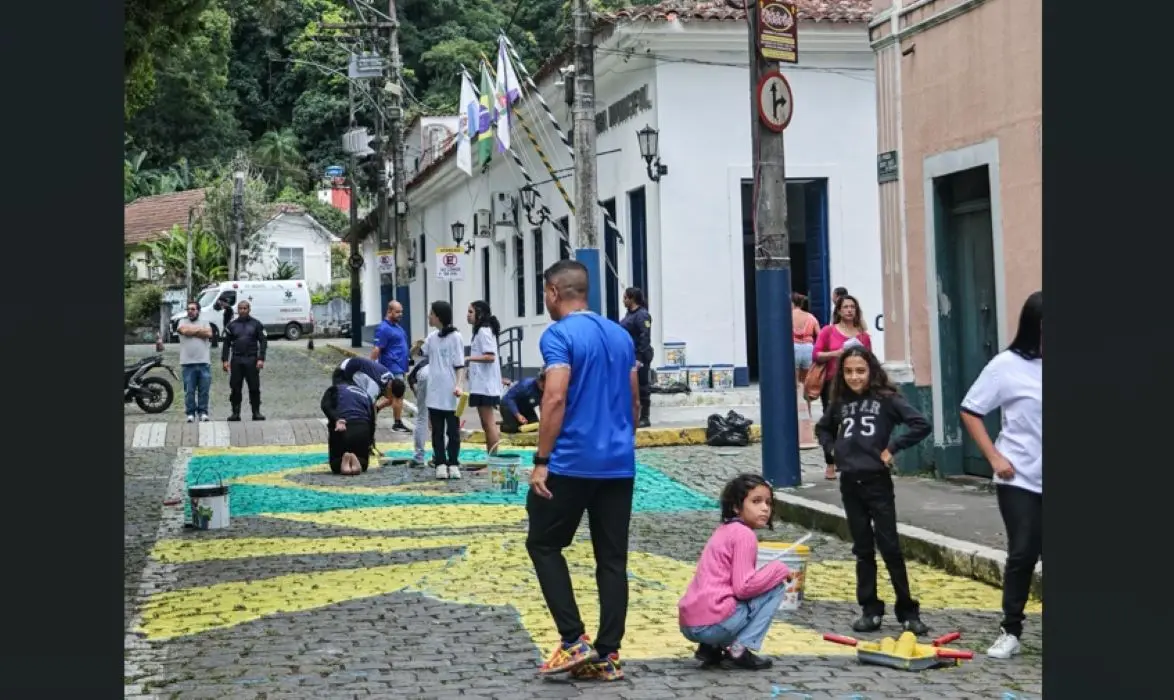 Alunos das redes municipal e estadual participam da decoração da Rua João Pessoa