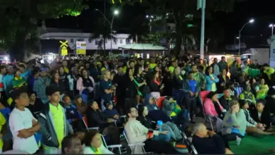 Público assistindo jogo