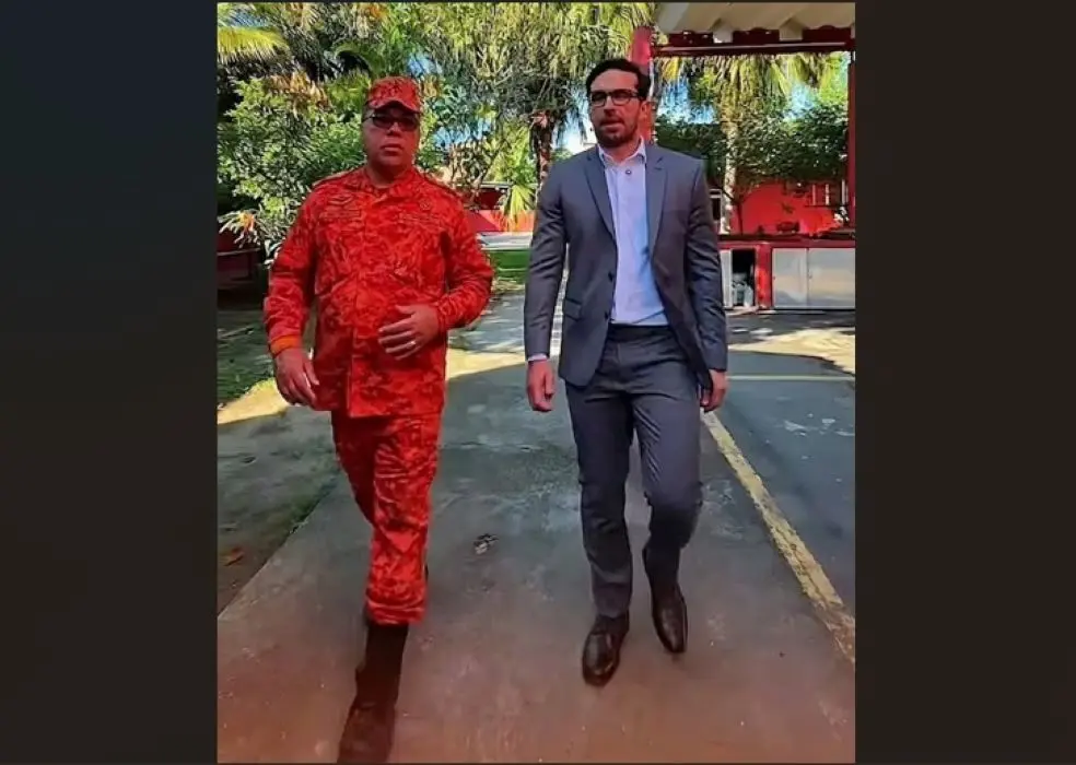 Haroldo Jesus, durante sendo acompanhado pelo comandanto BM Kaiser