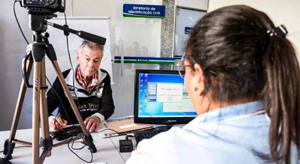 Unidades selecionadas do Detran-RJ terão as primeiras quatro horas de funcionamento dedicadas exclusivamente ao público prioritário, sem necessidade de agendamento.