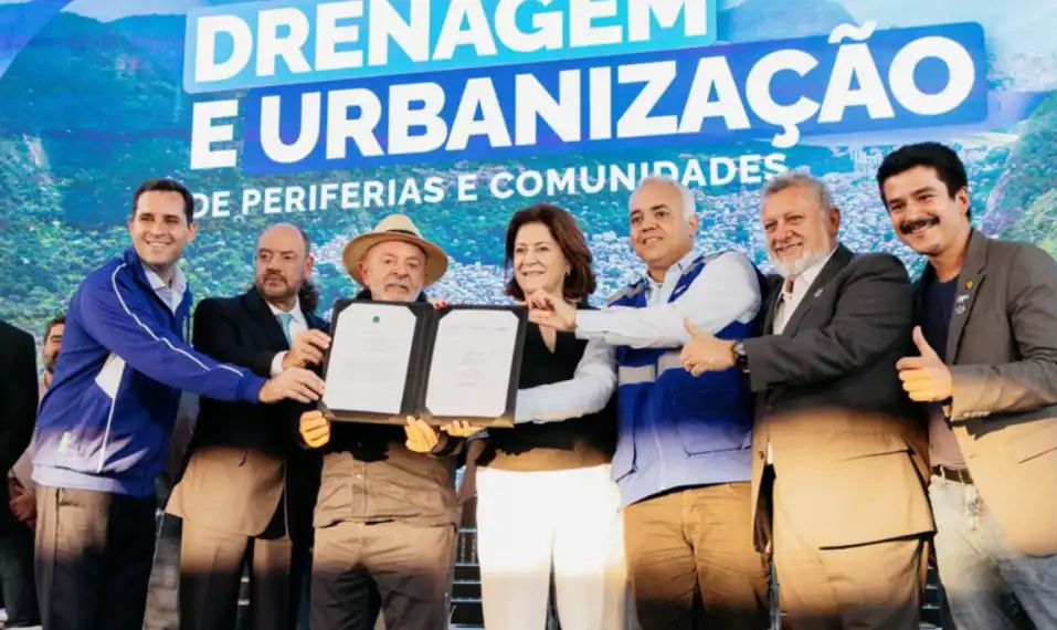 Anúncio do Novo PAC Periferia Viva prevê mais de R$ 1 bilhão em investimentos para obras de urbanização, saneamento e drenagem em comunidades e bairros periféricos do Rio de Janeiro.