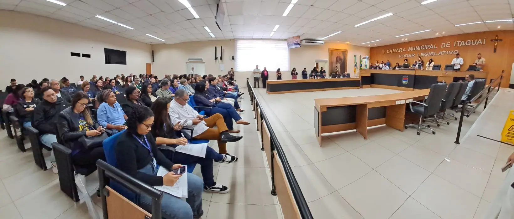 Plenário da Câmara de Itaguaí durante sessão