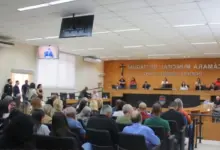 Vereadores de Itaguaí durante sessão ordinária no plenário da Câmara Municipal