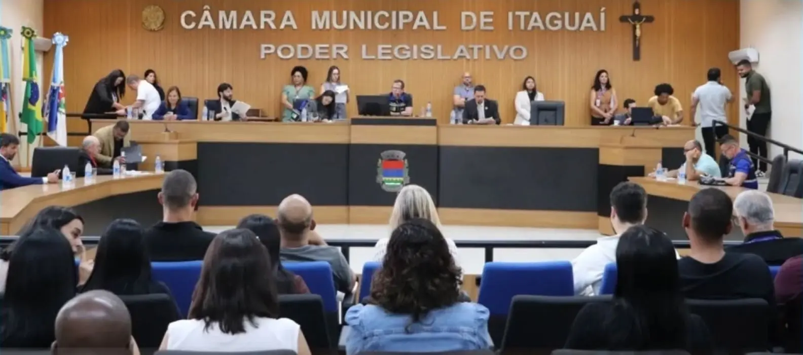 Plenário da Câmara de Itaguaí durante uma sessão