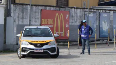 Manobra de baliza com fiscal do Detran observando