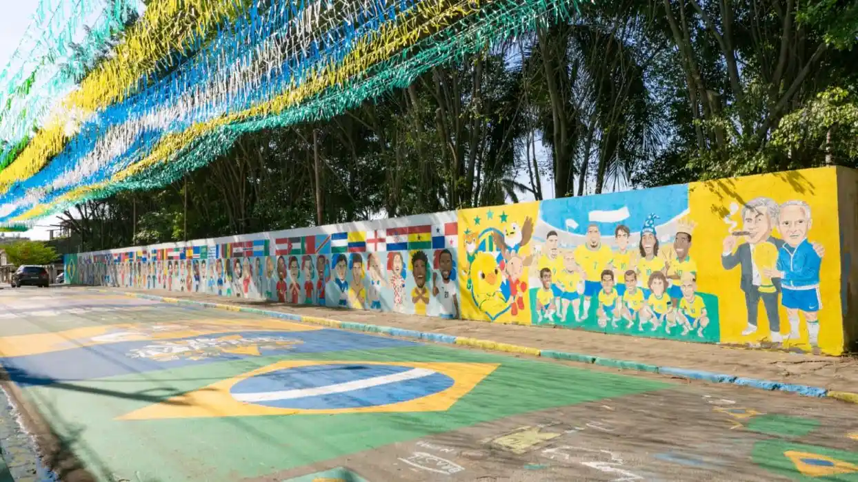 Rua enfeitada para copa do mundo 2026
