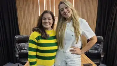 Dra. Flávia Entringer participou do programa Sextas de Saúde e compartilhou experiências na terapia intensiva, atendimento de urgência, gestão, docência e enfermagem estética, destacando as múltiplas possibilidades da profissão.