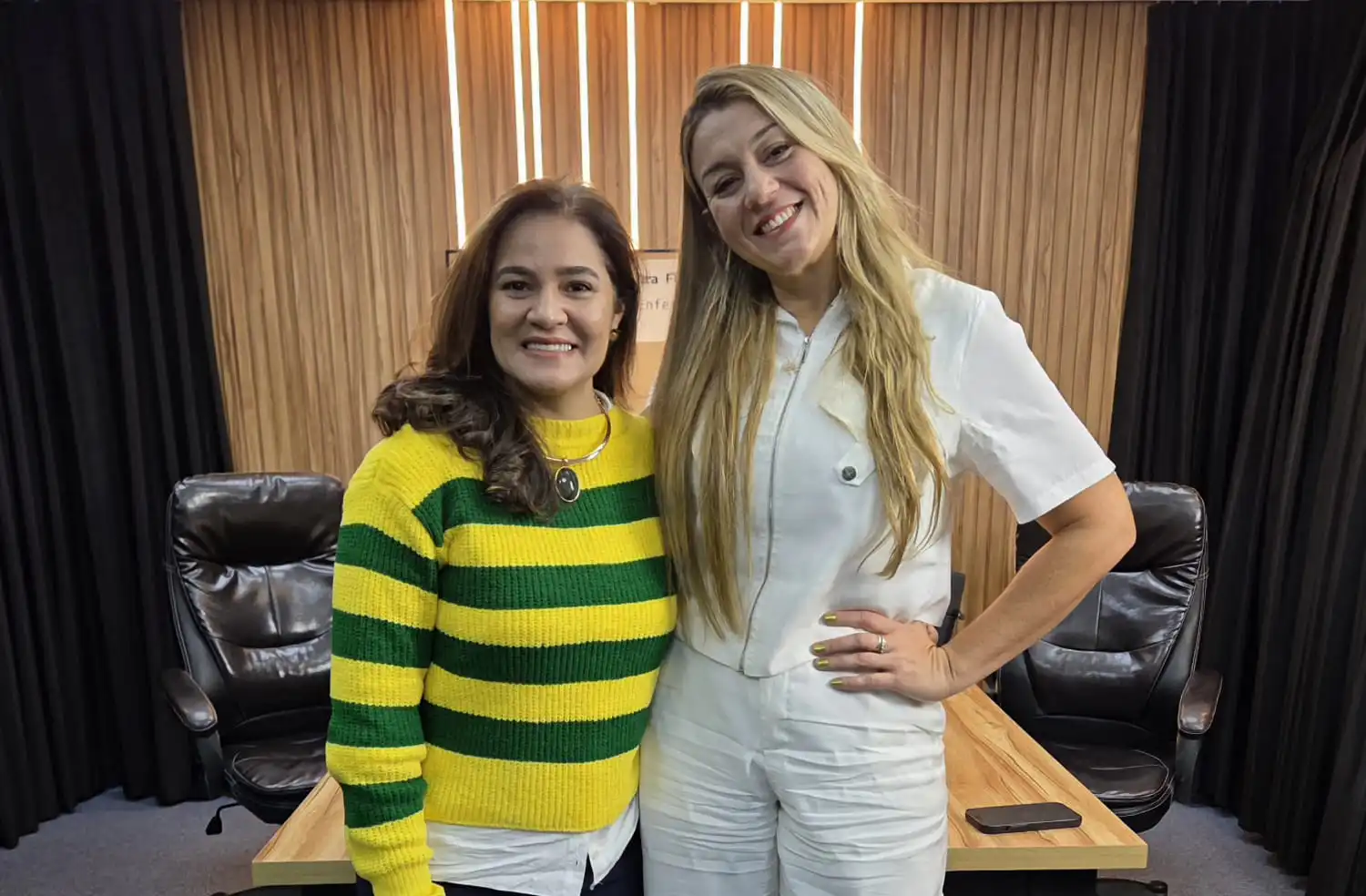 Dra. Flávia Entringer participou do programa Sextas de Saúde e compartilhou experiências na terapia intensiva, atendimento de urgência, gestão, docência e enfermagem estética, destacando as múltiplas possibilidades da profissão.