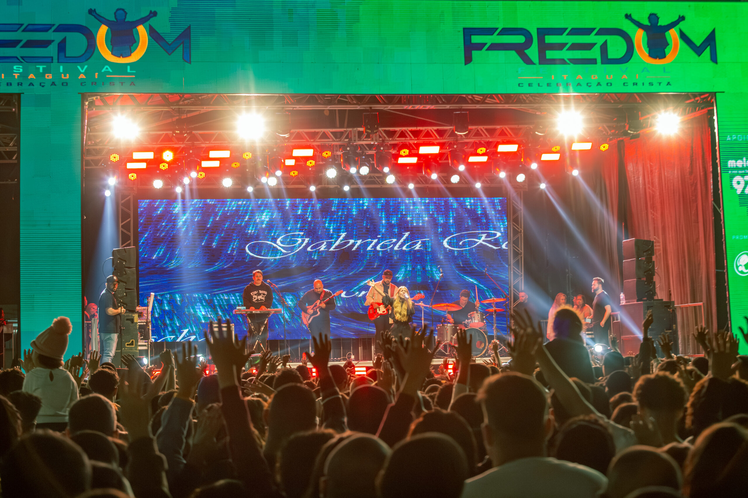 Freedom Festival reuniu cerca de 20 mil pessoas no Parque Municipal de Itaguaí, com shows de Gabriela Rocha, MORADA e artistas locais em uma noite de fé e música.