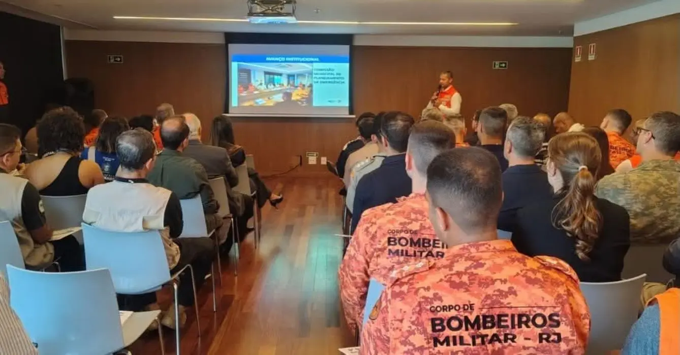 Representantes da Defesa Civil, Corpo de Bombeiros, Forças Armadas e demais instituições participam do 5º Simpósio