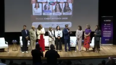 Pessoas no palco do teatro