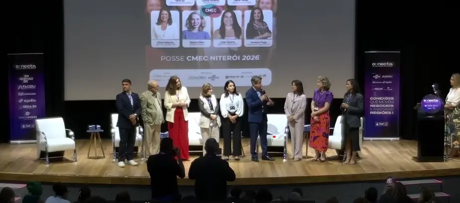 Pessoas no palco do teatro